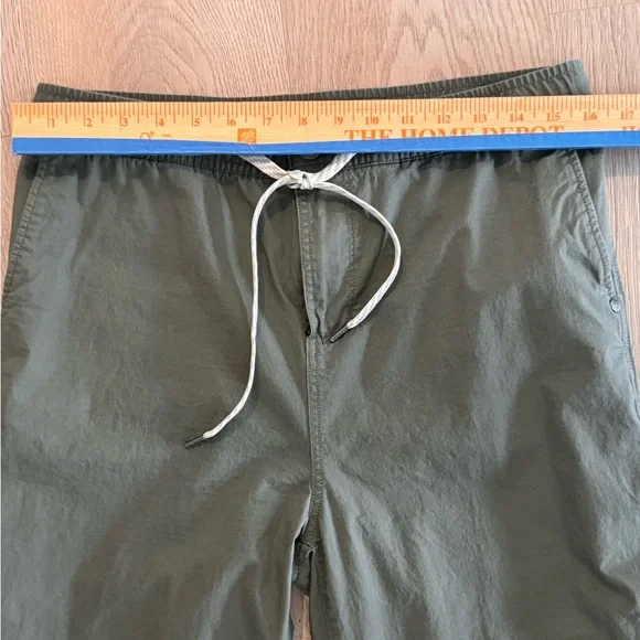 VUORI Women's Ripstop Wide Leg Cropped Pants Army Green Size Large EUC VW416 - Picture 11 of 12